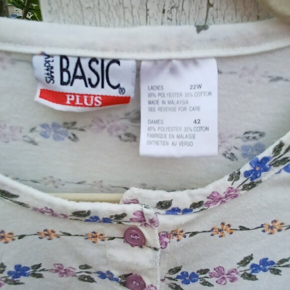 Basic Plus White T with floral pattern - Picture 7 of 11